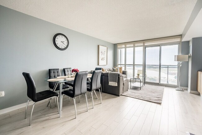 Photo - 480 Front St W Unit ID1345762P