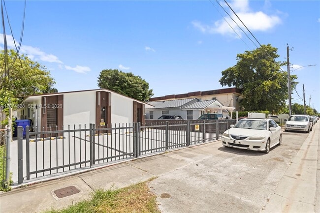 Building Photo - 3125 NW 21st Ct Unit 01