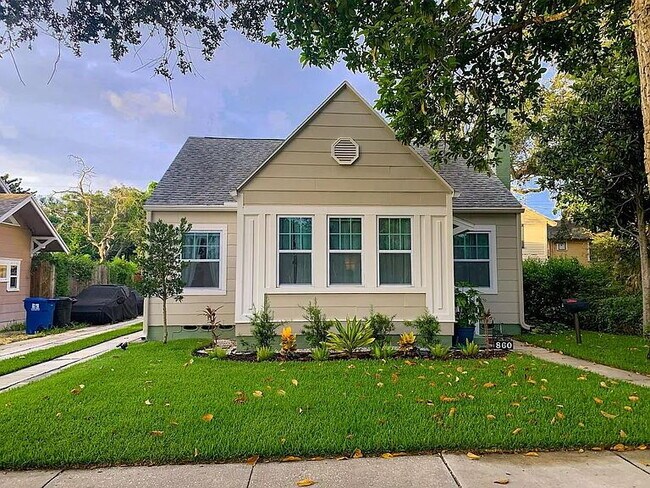 Building Photo - Fully Furnished Downtown St. Pete Craftsman | Walk to Hospitals & Waterfront