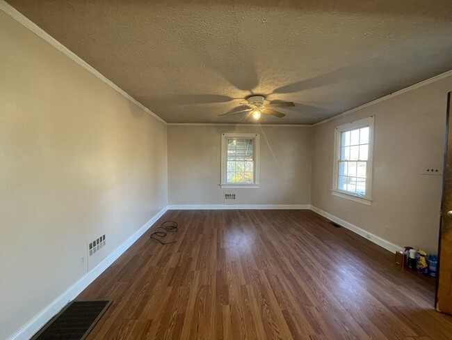 Photo - 270 Crescent Ln