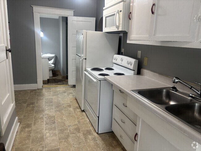 Building Photo - 1725 D Ave NE Rental