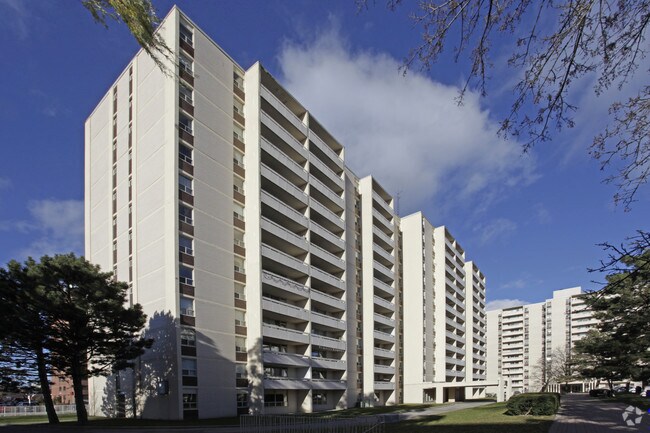 Photo - 2233 - 2235 Hurontario Street