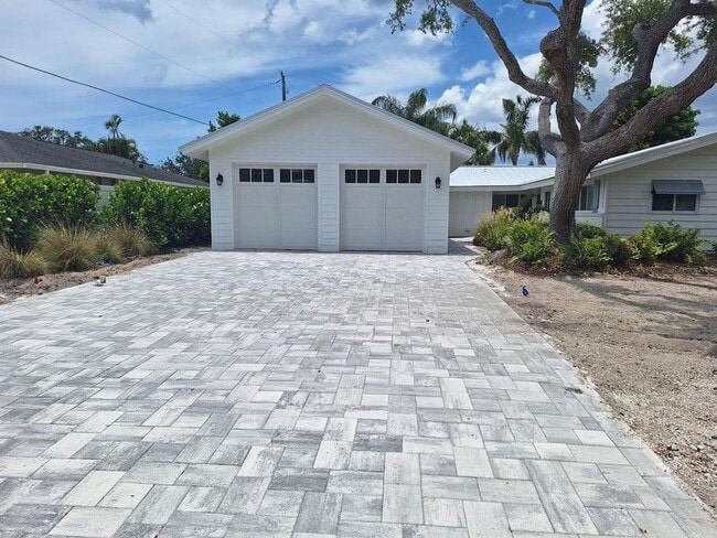 Building Photo - 1833 Pandora Dr Rental