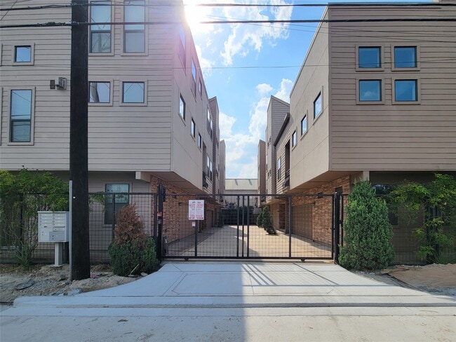 Building Photo - 1424 Wilson St Rental