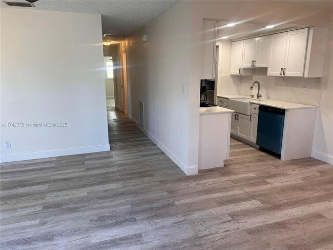 Photo - 820 SW 12th Ave