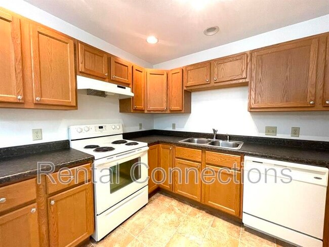 Building Photo - 500 E College St Unit ,