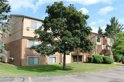 Photo - 30060 W 12 Mile Rd Condo Unit 96