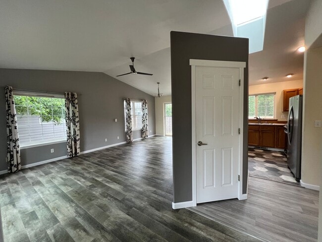 Photo - 3 Bedroom 2 Bath Updated Rambler Near Lake Whatcom Big Yard