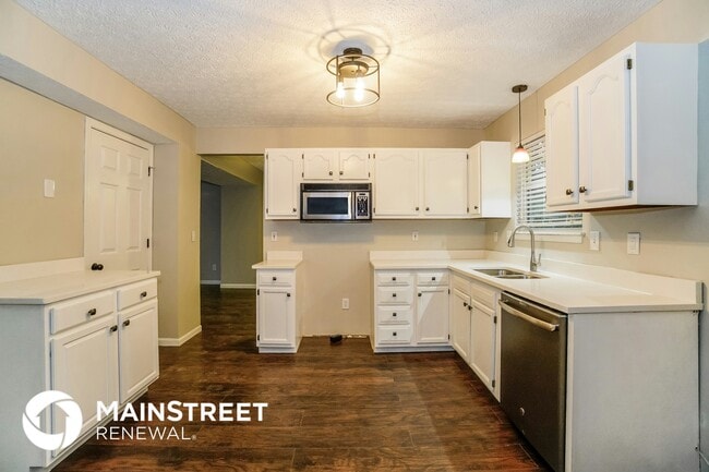 Photo - 550 Morrison Dr