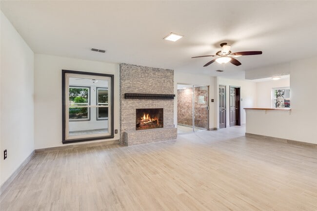 Photo - 2004 Sleepy Hollow Dr