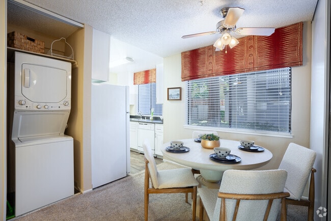 1BR, 1BA - 618SF - Residence D - Dining Room - Amber Court