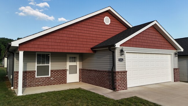 Building Photo - 5236 Hubble Cv Dr