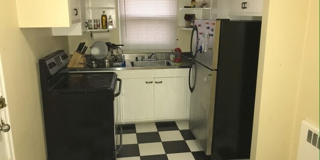Building Photo - 877 Farmington Ave Unit 877-205 Rental