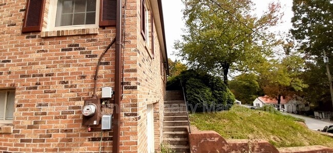 Building Photo - 1215 East Dr