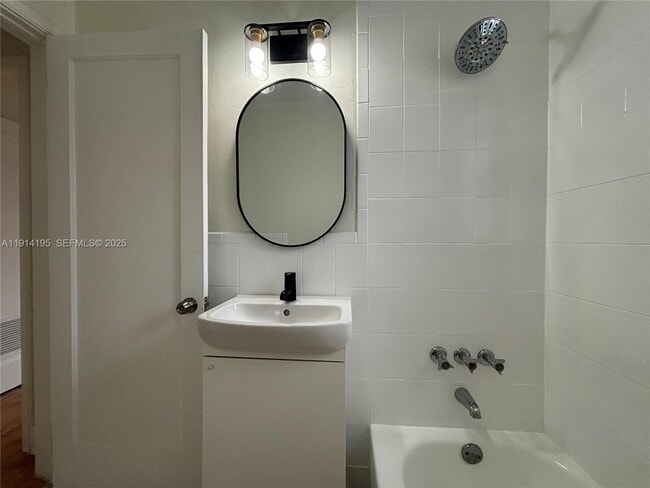 Photo - 111 SW 31st Ct Unit 2