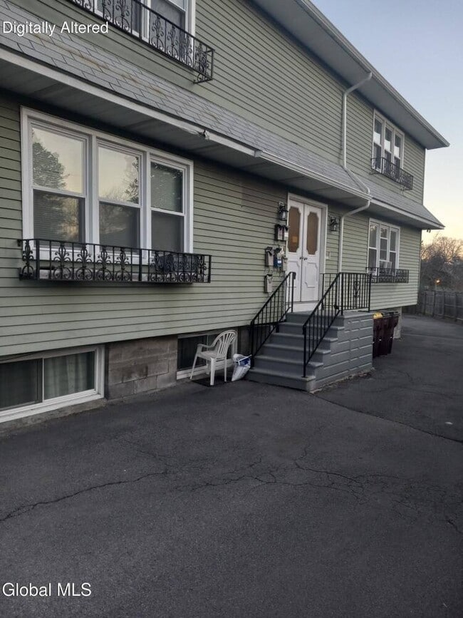 Photo - 470 Summer St