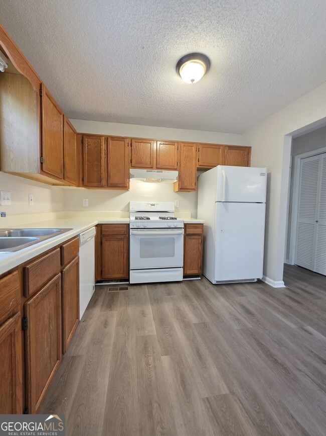 Photo - 232 Hampton Dr