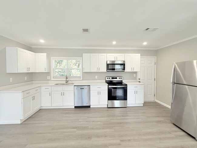 Photo - Fully Remodeled East Hill Cottage