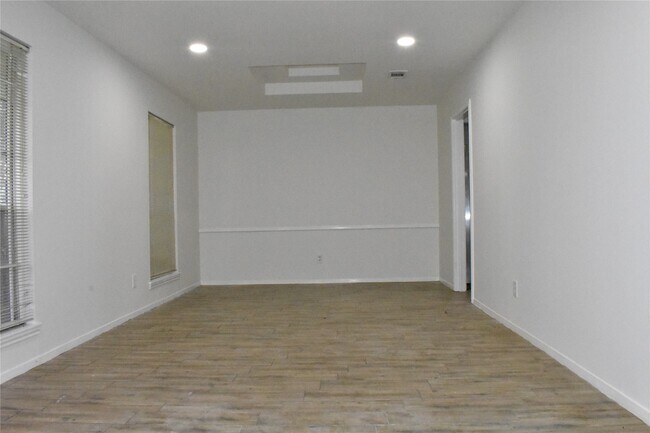 Photo - 10427 Huntington Wood Dr