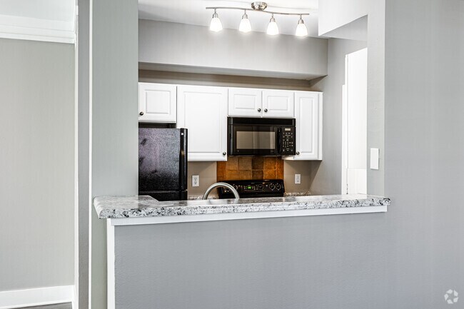 1BR, 1BA - 753SF