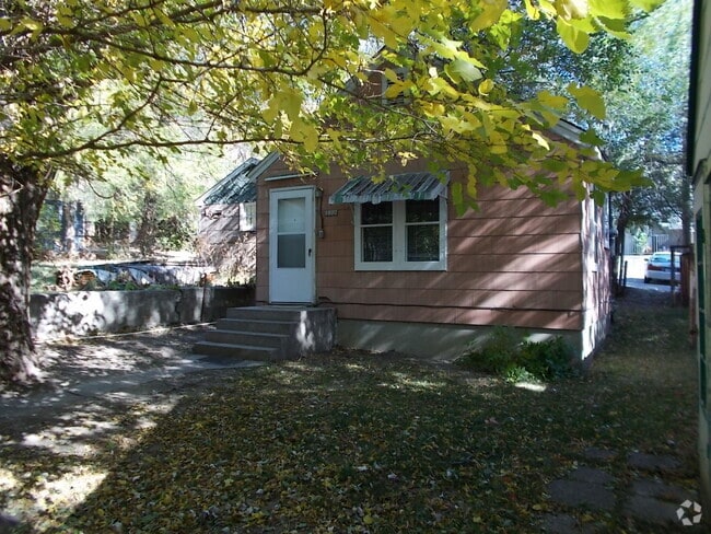 Building Photo - 1 Bed/ 1 Bath House with Hardwoods