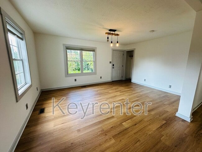 Photo - 800 Gertrude Ave