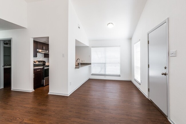 Photo - Luxury Duplex. Best Prices In South Austin...