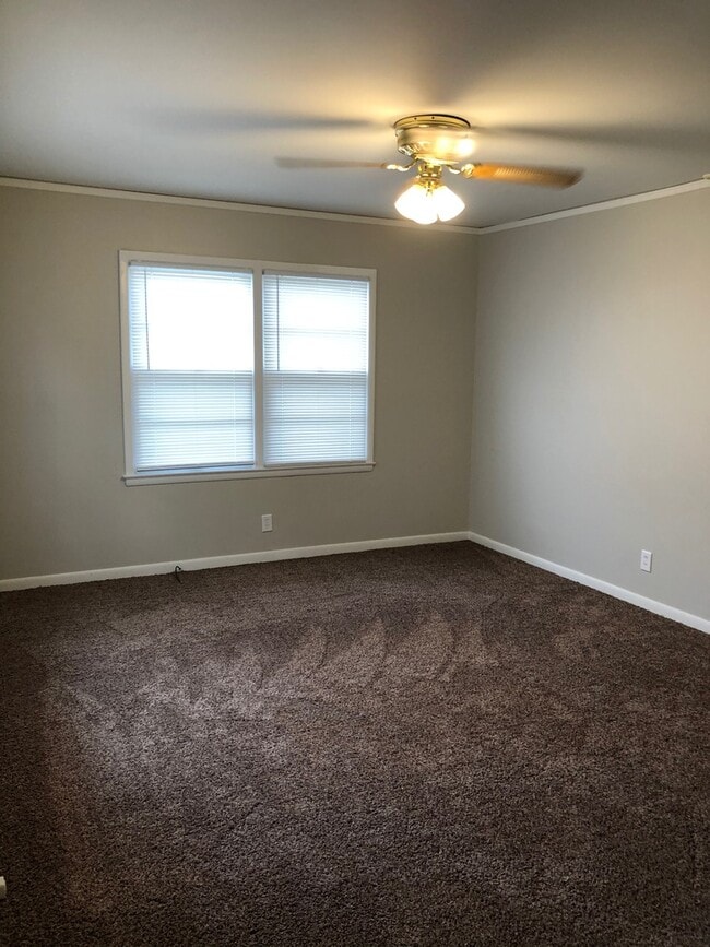 Photo - 3 bed 1 bath $1295 3 Bed 1 Bath with attached Garage