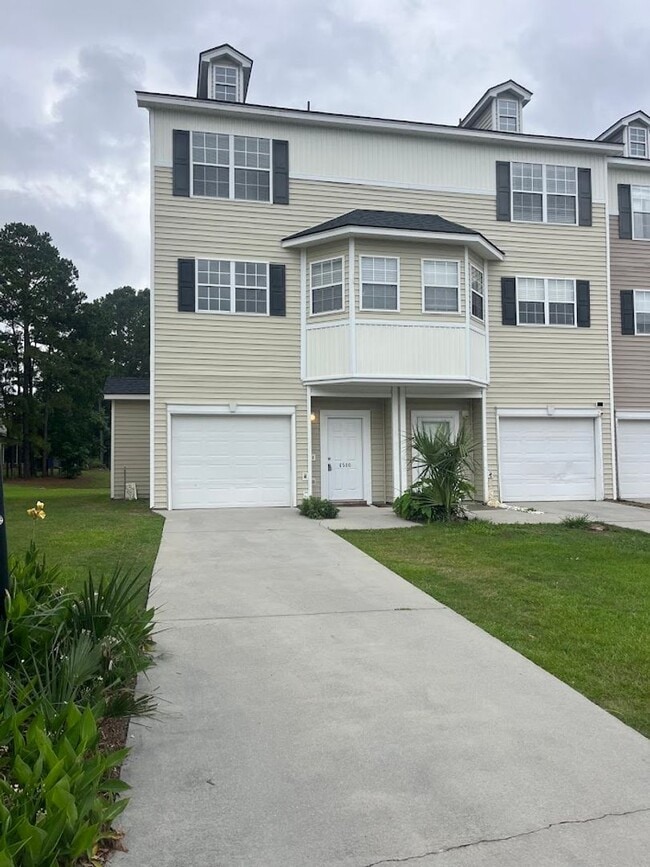 Available now. 3BR/3.5 BA Townhome in Ashl... - Available now. 3BR/3.5 BA Townhome in Ashl...