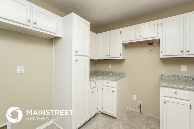 Photo - 278 Castleair Dr NE