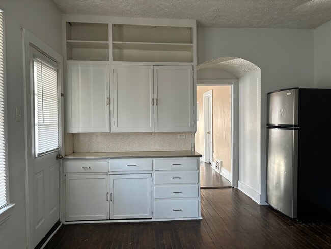 Photo - 53 E 18th St