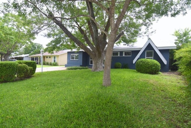 Building Photo - 7513 Carriage Dr Rental