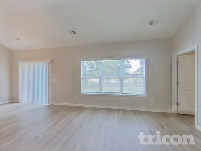 Photo - 122 Greenbank Dr