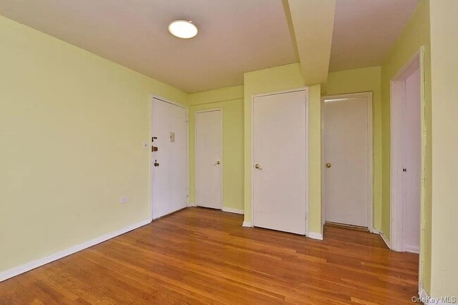 Building Photo - 34-20 Parsons Blvd Unit 0