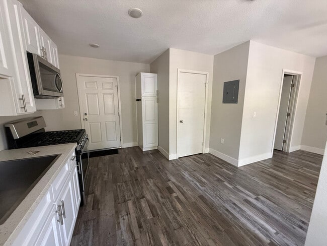 Photo - 2000 6th St Unidad B