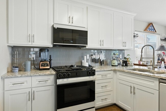 Photo - 9616 Puccini Tr NW