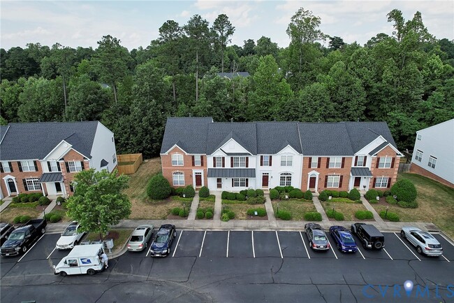 Photo - 315 Kingscote Ln