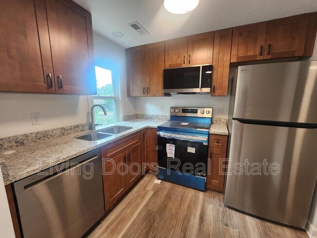 Building Photo - 711 N 30th St Unit #2