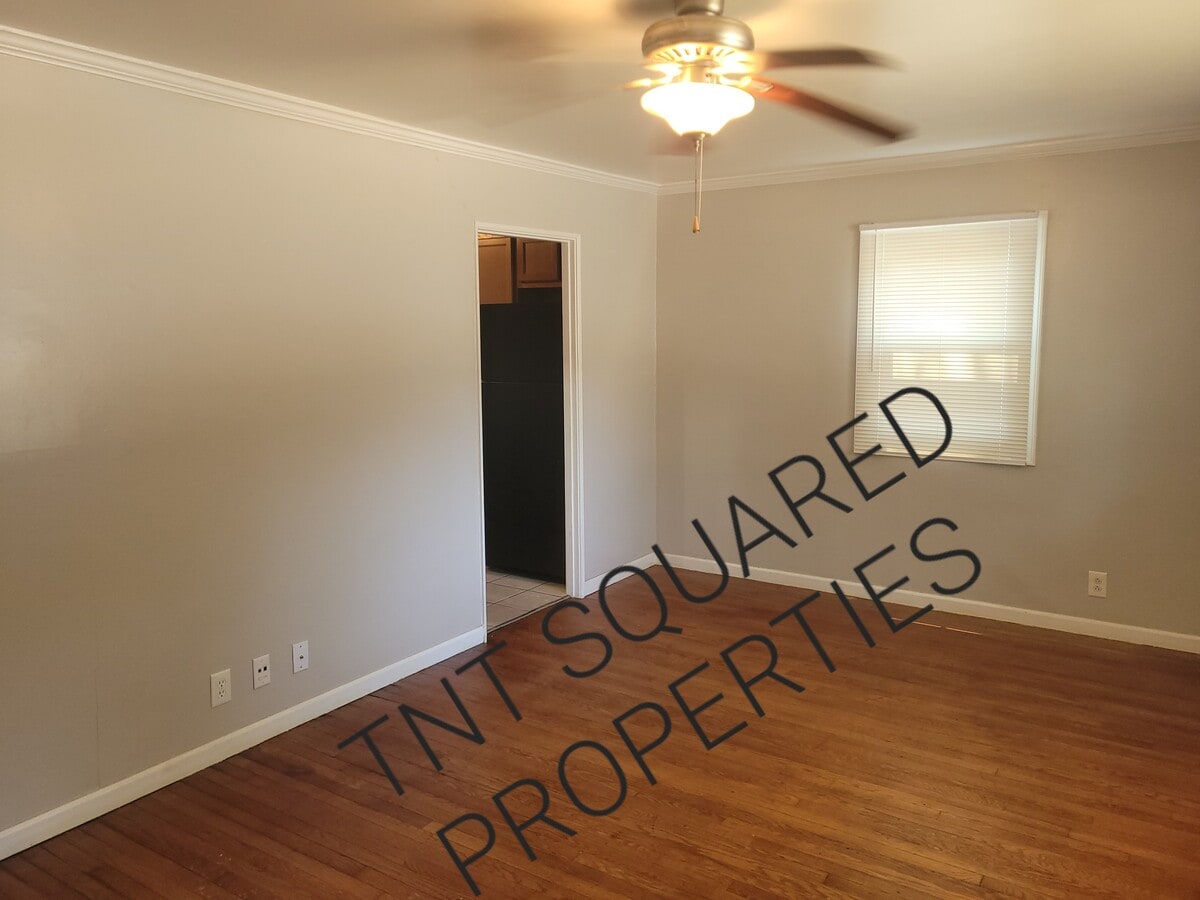 Living room - 3224 Wayne Ave