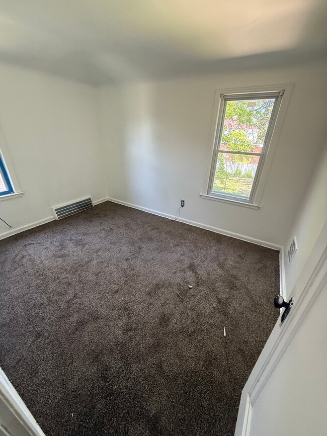 Building Photo - 4143 Outer Dr E