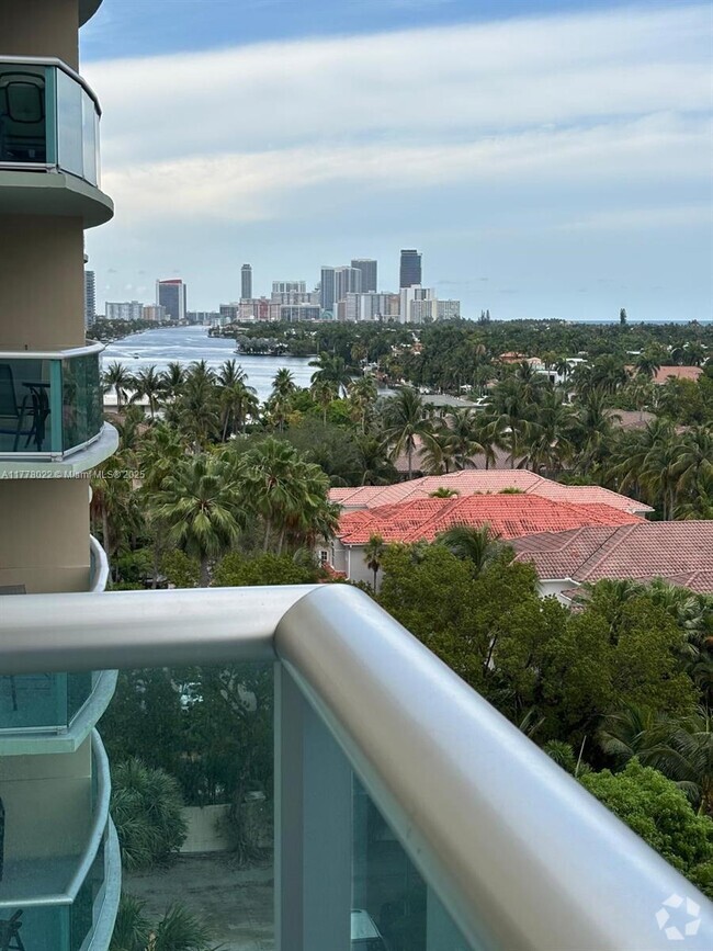 Building Photo - 19390 Collins Ave Unit 818 Rental
