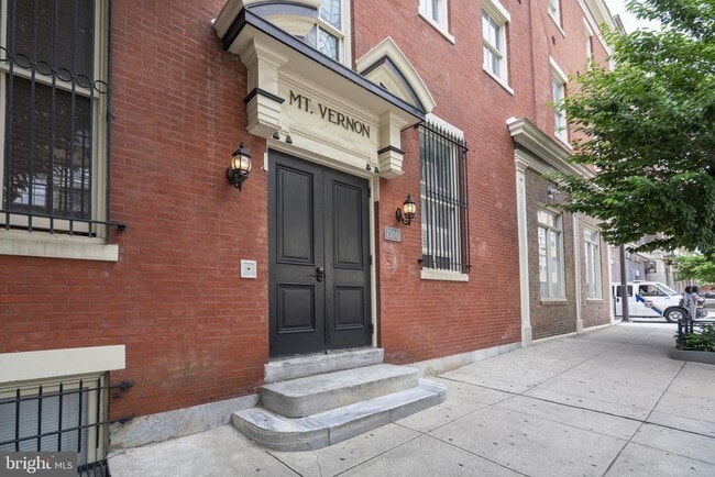 Building Photo - 1500 Mt Vernon St Unit 2R