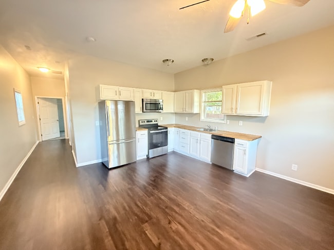 Photo - 417 E 18th St