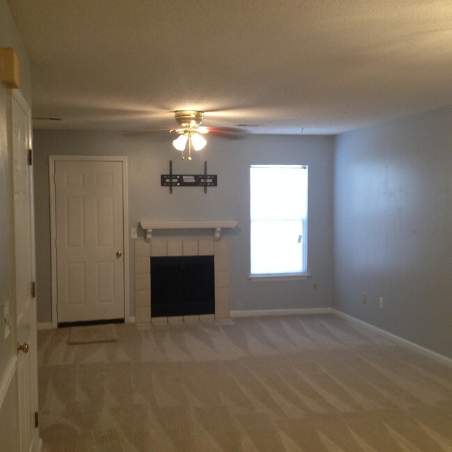 Photo - 803 Reserve Way