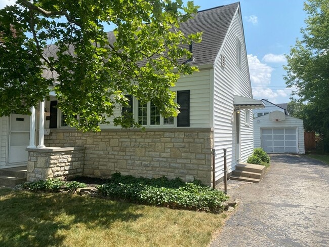 Photo - 3 Bedroom 1.5 Bathroom Single Family Home ...
