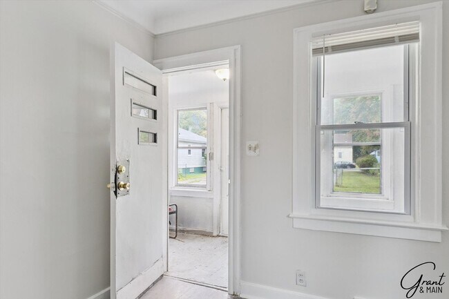 Photo - 3 Bed Bungelow $1250.00/mo