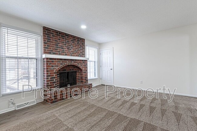 Photo - 5708 NW Raintree Ct