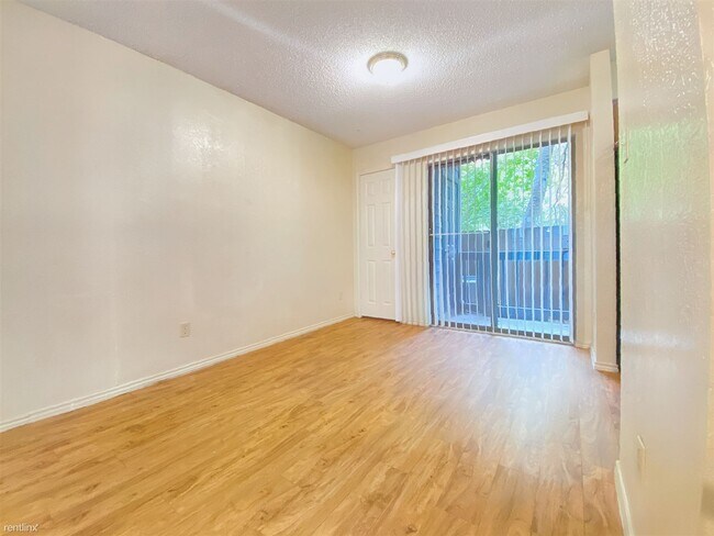 Photo - 2 br, 1 bath Condo - 404 Kenniston Dr B B