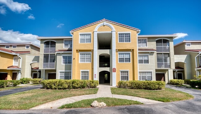 Building Photo - 5551 Bentgrass Dr Unit 303