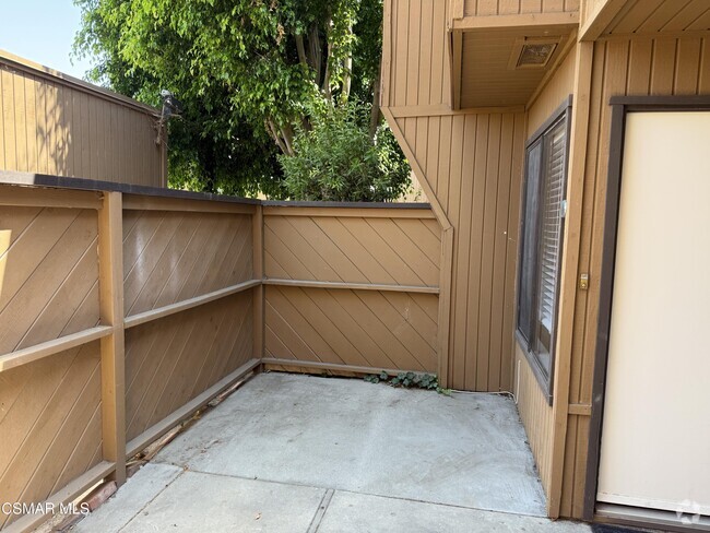 Building Photo - 100 Hurlbut St Rental